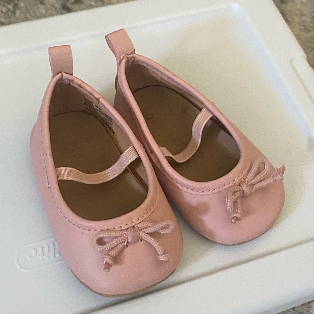Pink baby dress shoes size 3-6 months